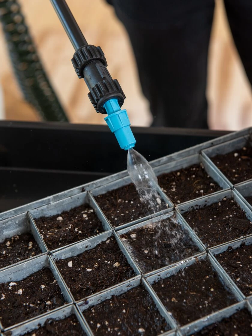Sprayer Tank With Coil Hose Wand - Image 4