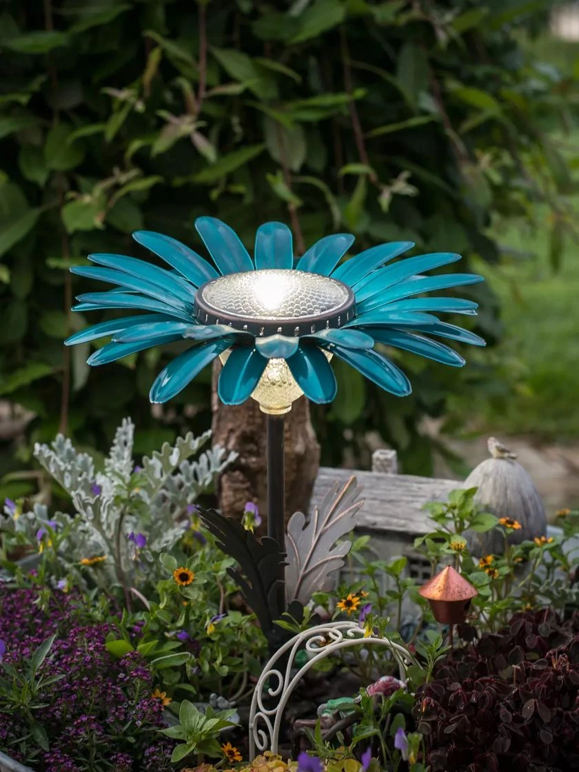 Desert Steel Daisy Solar Light - Image 3